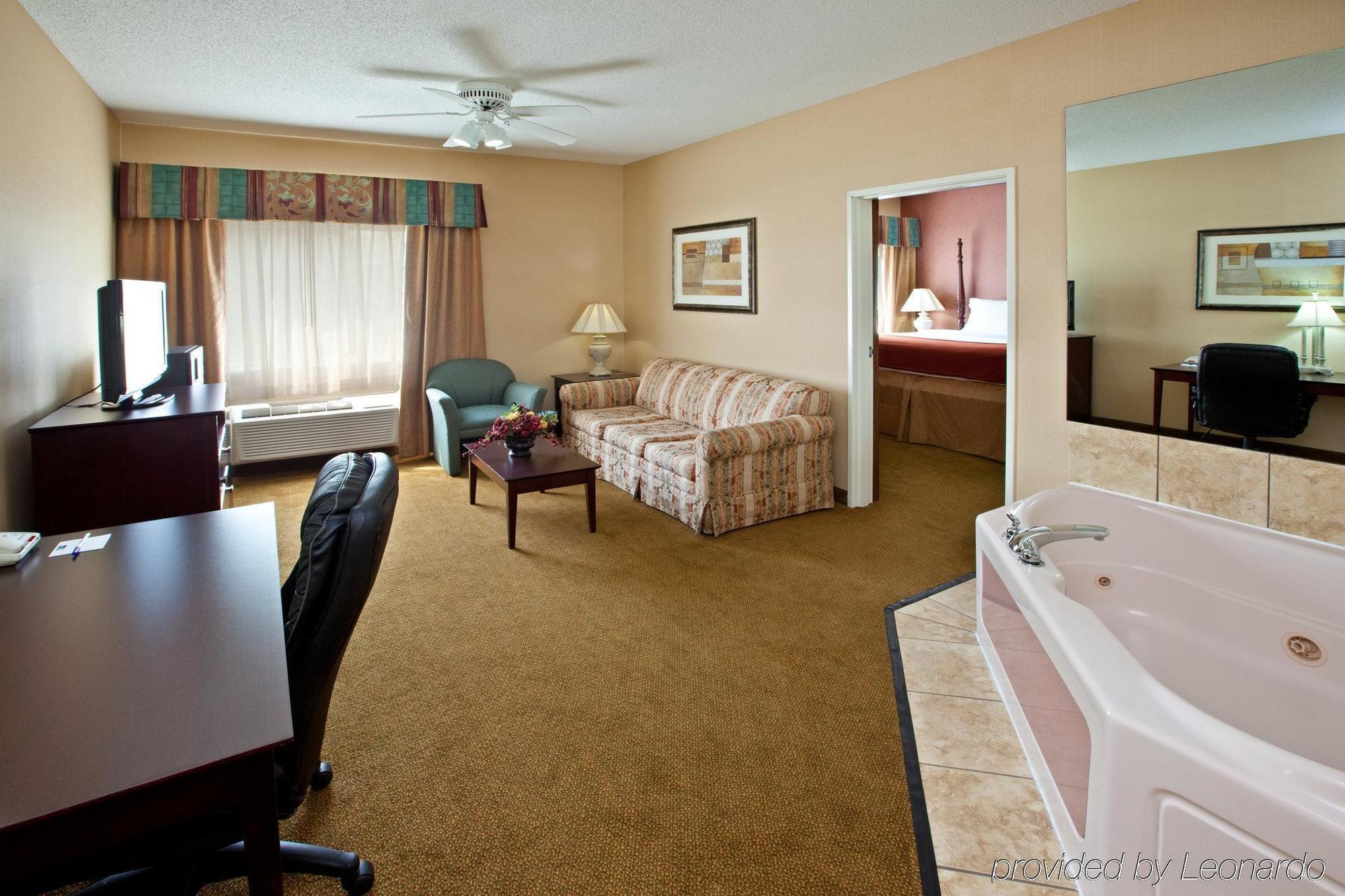 Holiday Inn Express Hotel & Suites Cincinnati-North/Sharonville Bilik gambar