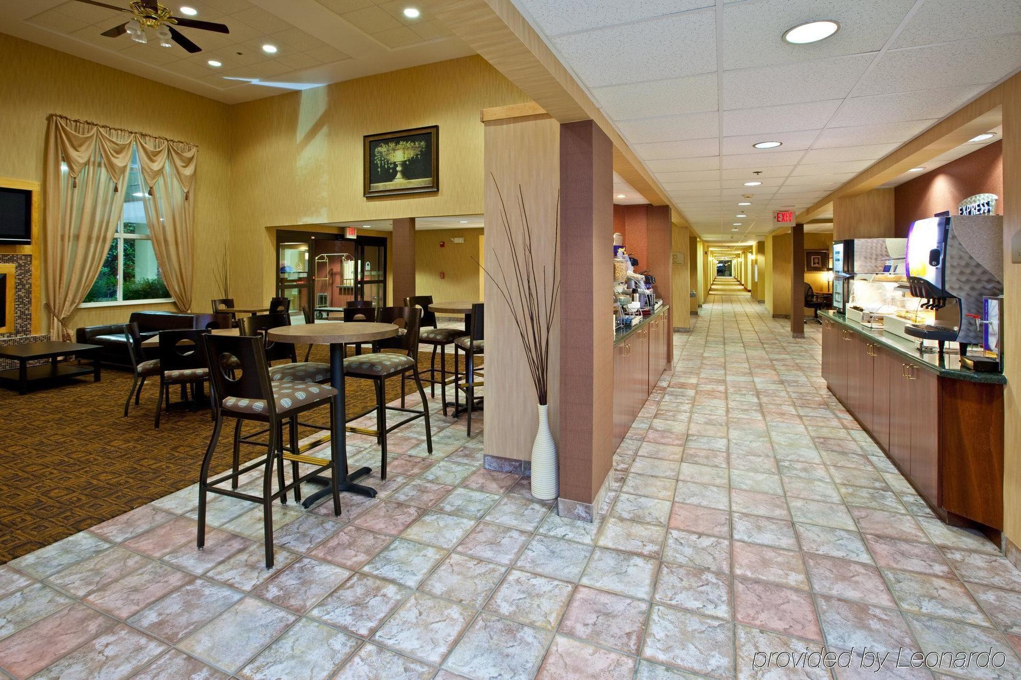 Holiday Inn Express Hotel & Suites Cincinnati-North/Sharonville Restoran gambar